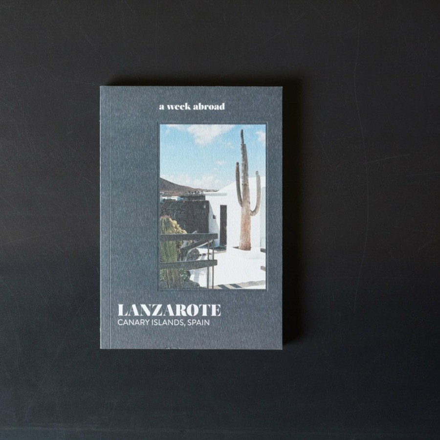 Deco & Lifestyle 2037 A WEEK ABROAD Livres | Livre - A Week Abroad Lanzarote