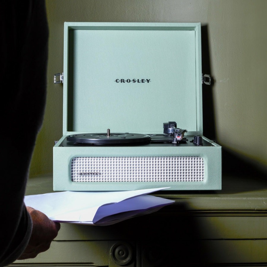 Deco & Lifestyle 280 SWORDFISH AND FRIEND High-Tech | Tourne-Disque Vinyle Voyager - Sauge - Crosley