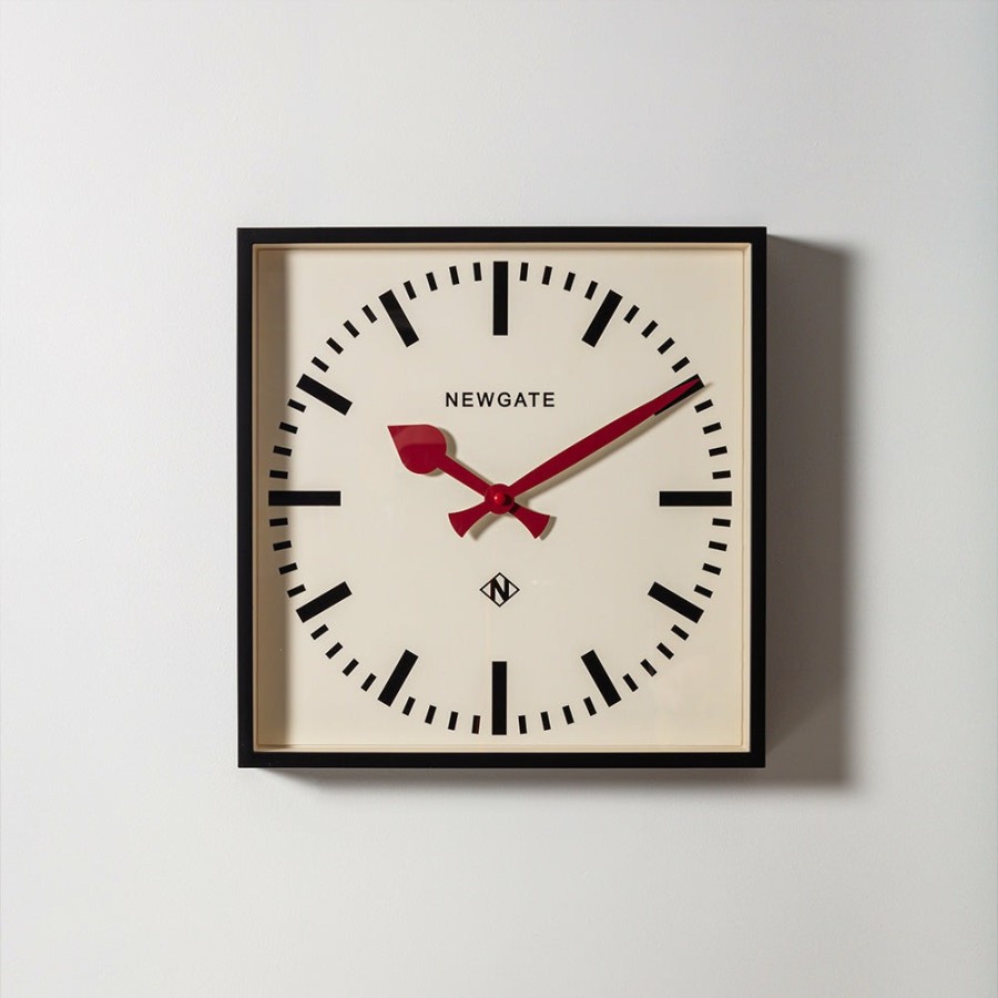 Deco & Lifestyle 1827 NEWGATE Horloges | Horloge Murale Carree Number 5 - Aiguilles Rouge